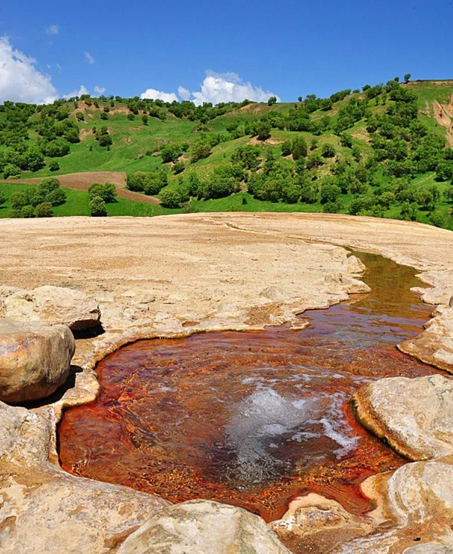 چشمه کانی گراوان در سردشت